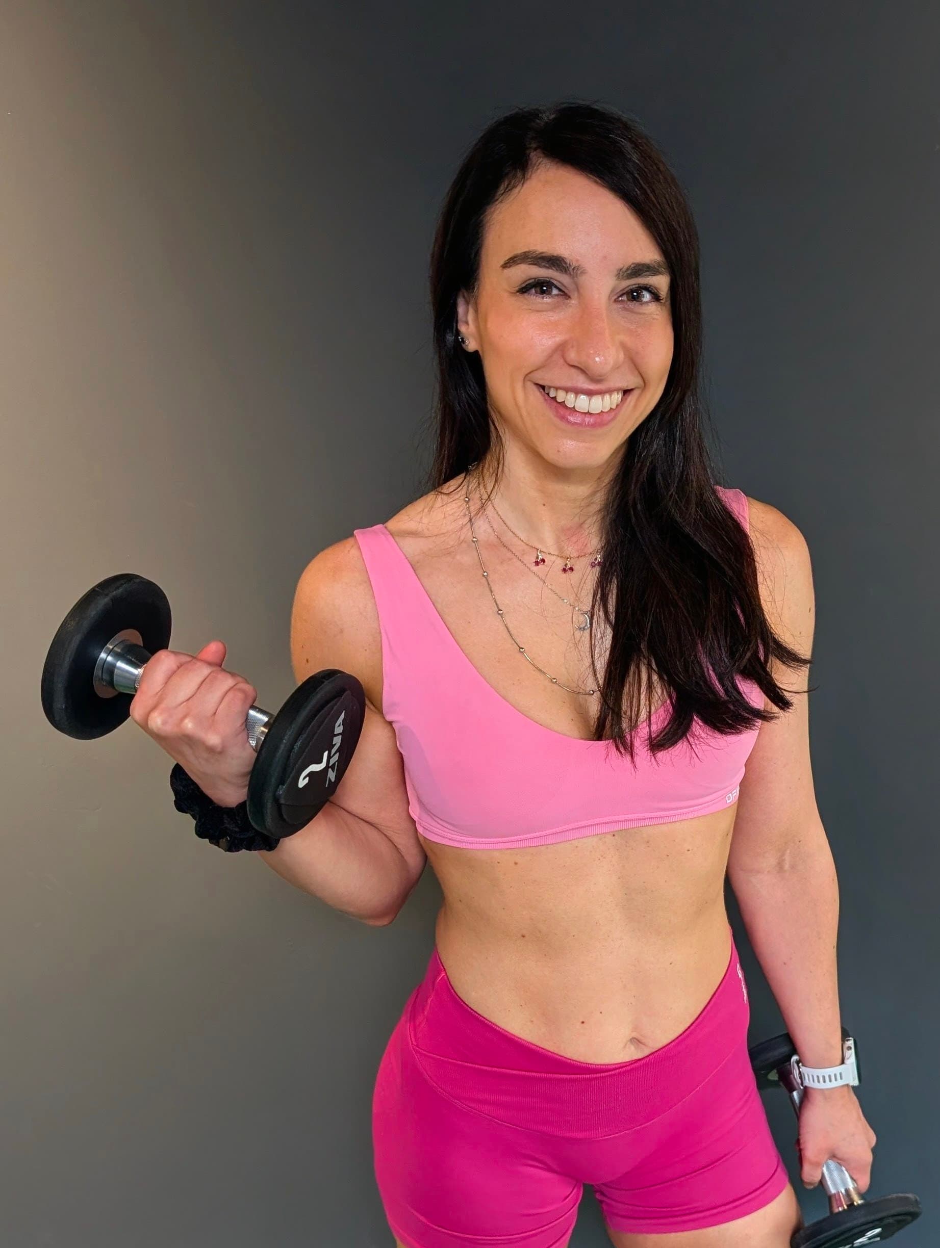 Roberta Virzi training with a dumbbell